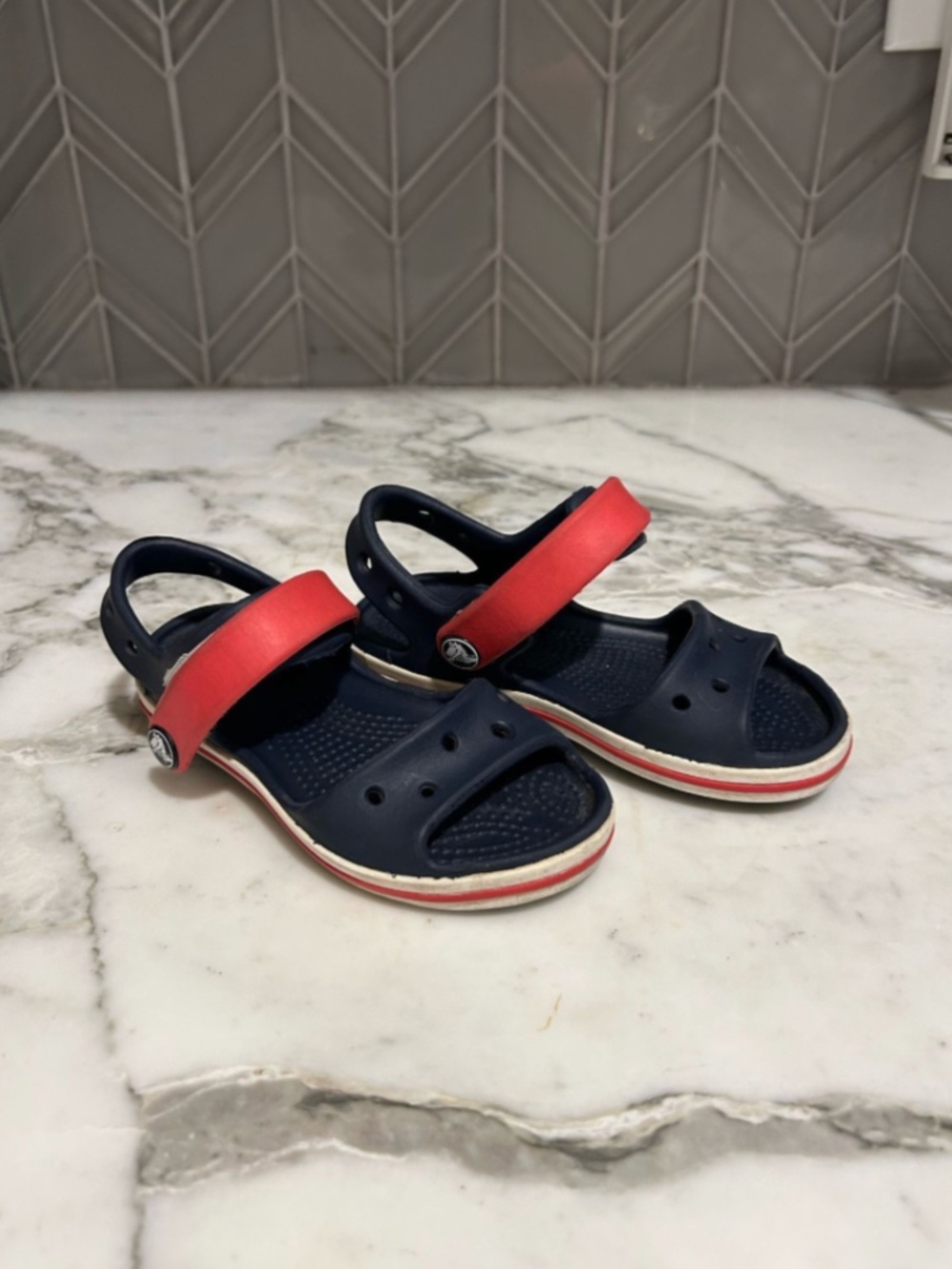 $14 ADD‎ ON crocs 7c c7 sandals shoes hanna andersson nike